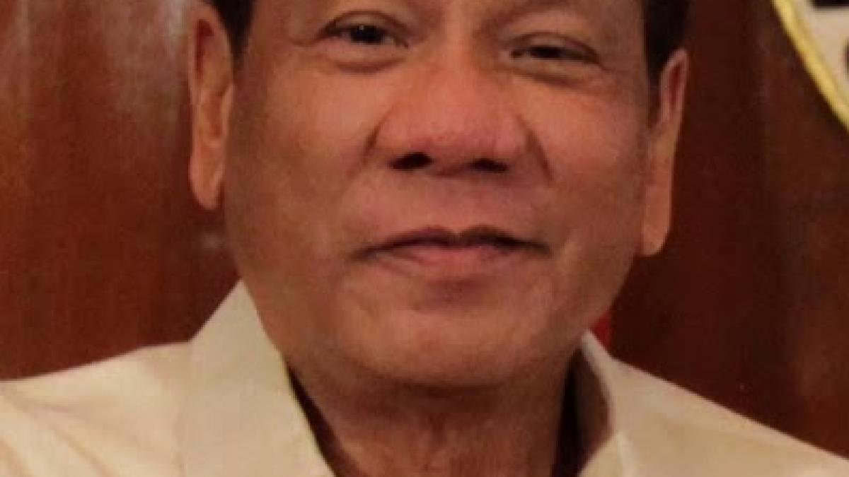 VIDEO! Duterte şochează din nou! Le-a permis soldaţilor să violeze femei