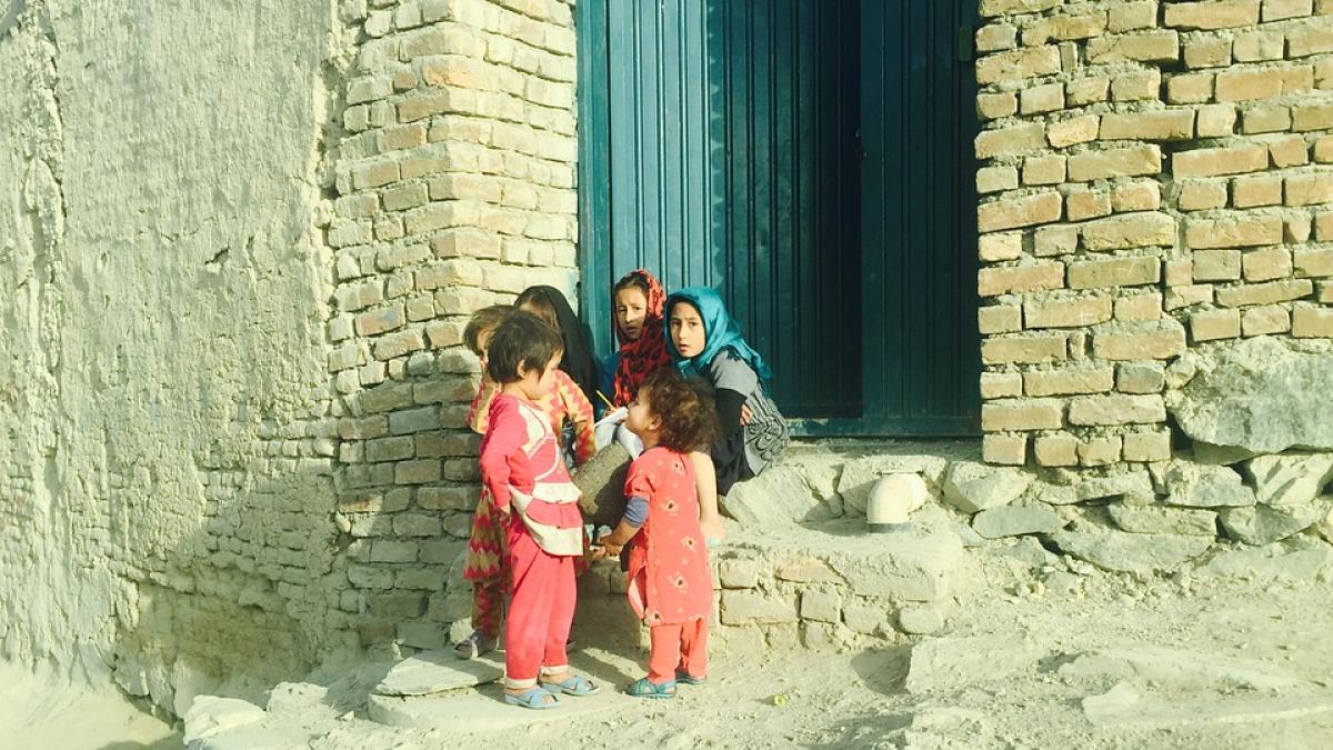 Angela Merkel suspendă repatrierea migranţilor afgani, invocând atentatul de la Kabul
