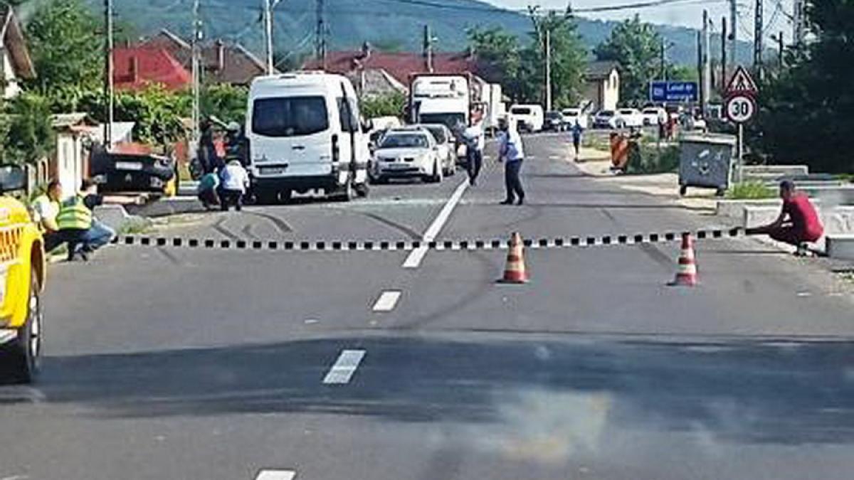 Accident grav la Schitu Golești cu 3 răniți, după ce un taxi a intrat în coliziune cu un microbuz