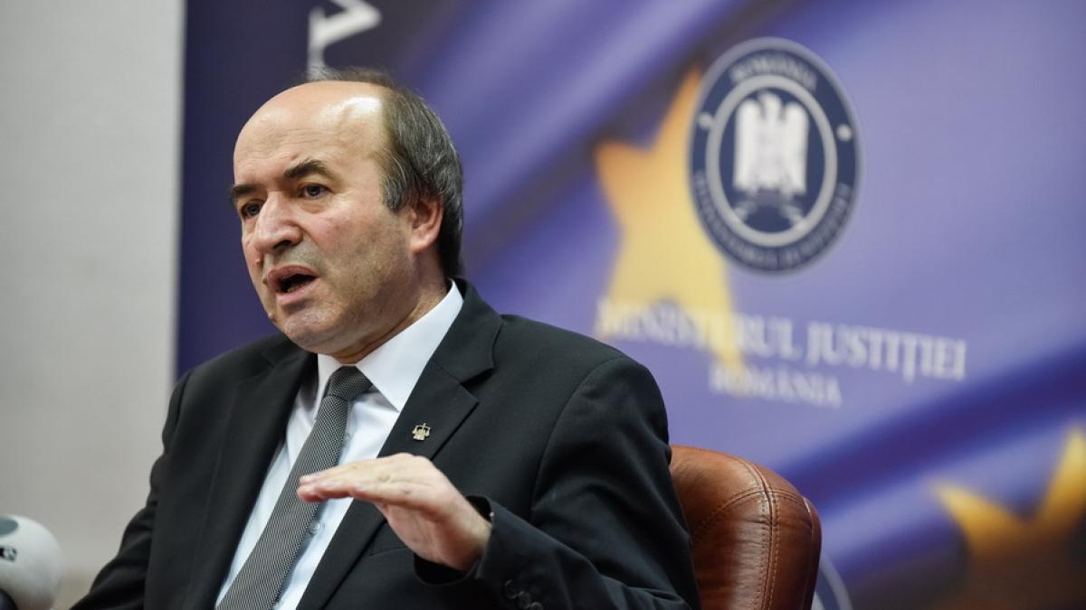 Ziaristul și măcelarul, funcționar public