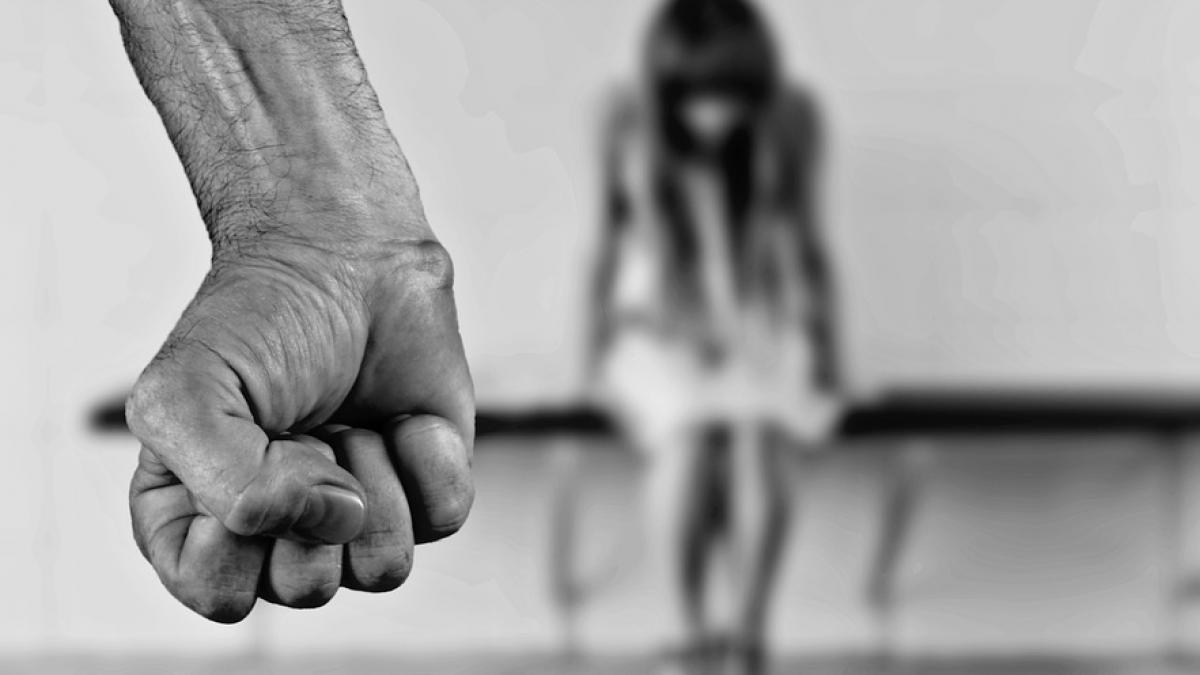 Constanţa: Adolescent de 17 ani, reţinut pentru că şi-ar fi violat sora vitregă