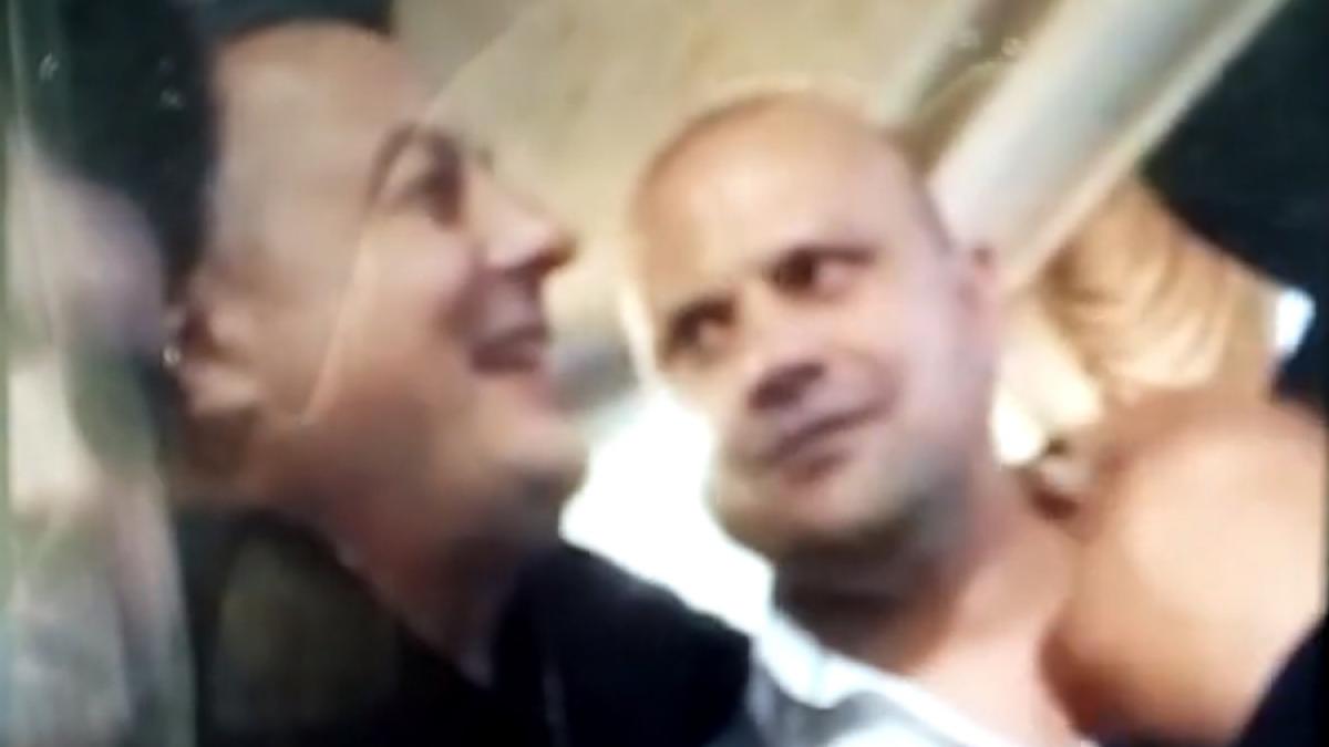 VIDEO - Polițist de la Biroul de Investigații Criminale Tecuci surprins când se săruta pe gură cu un interlop