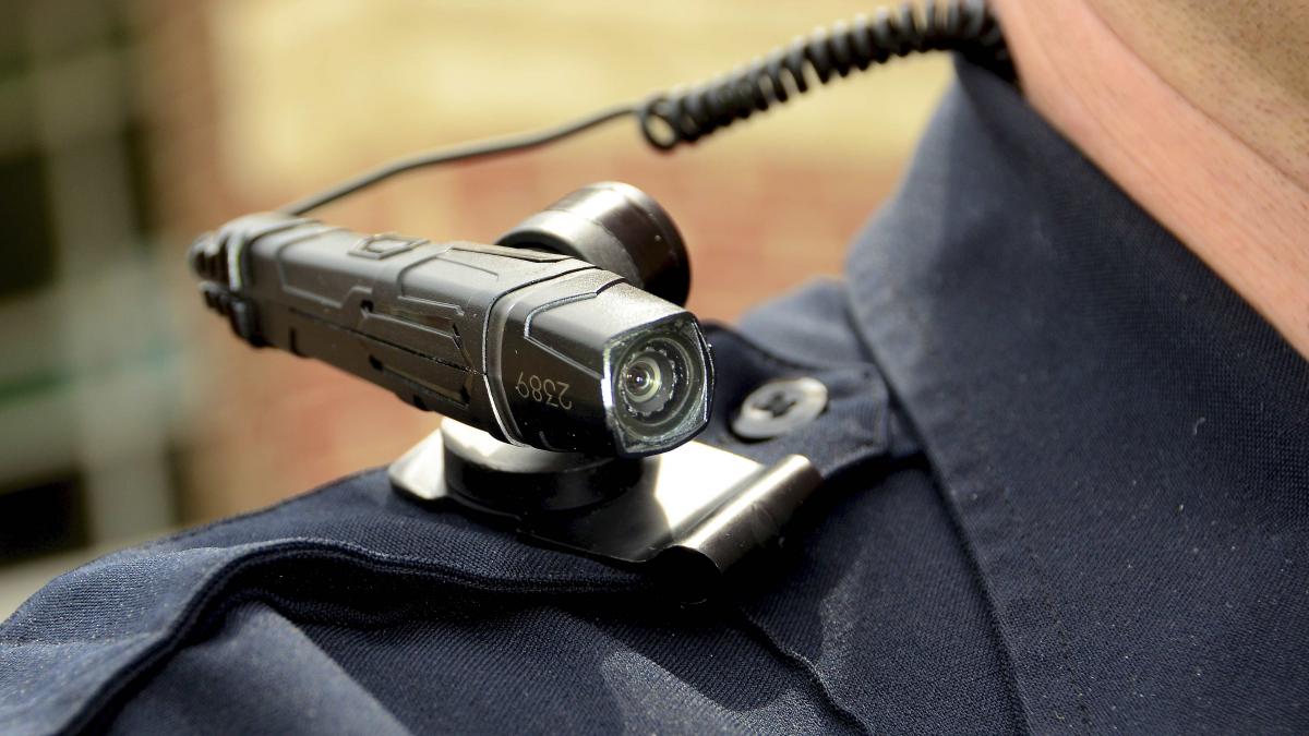 VIDEO - Proiect pilot în Poliția Română, polițiștii vor purta camere video