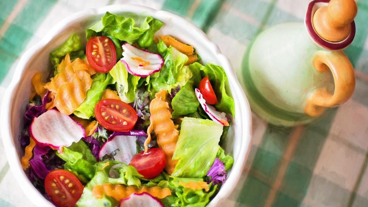 6 trucuri pentru salate care te vor ajuta să slăbeşti