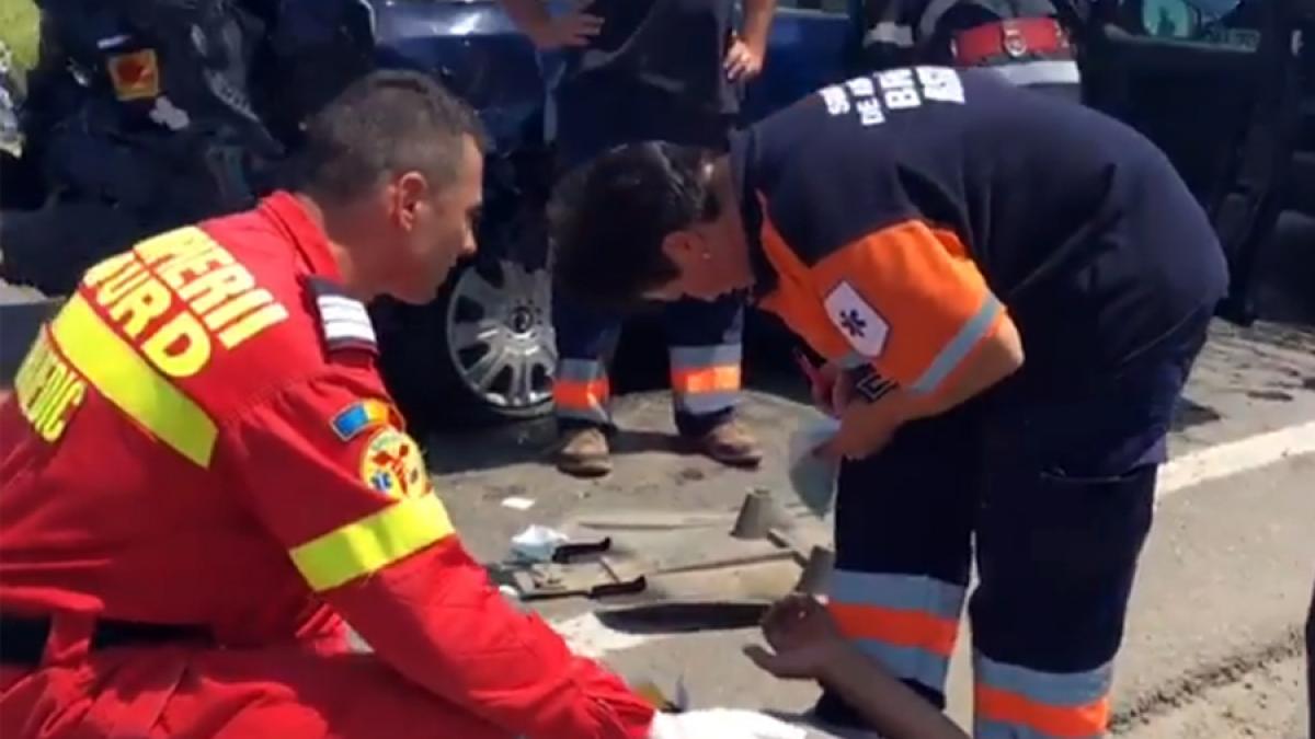 video 4 masini implicate intr un accident cu 2 victime la stupini judetul brasov