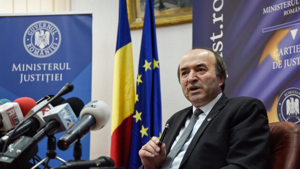 Tudorel Toader a demisionat din funcţia de ministru al Justiţiei