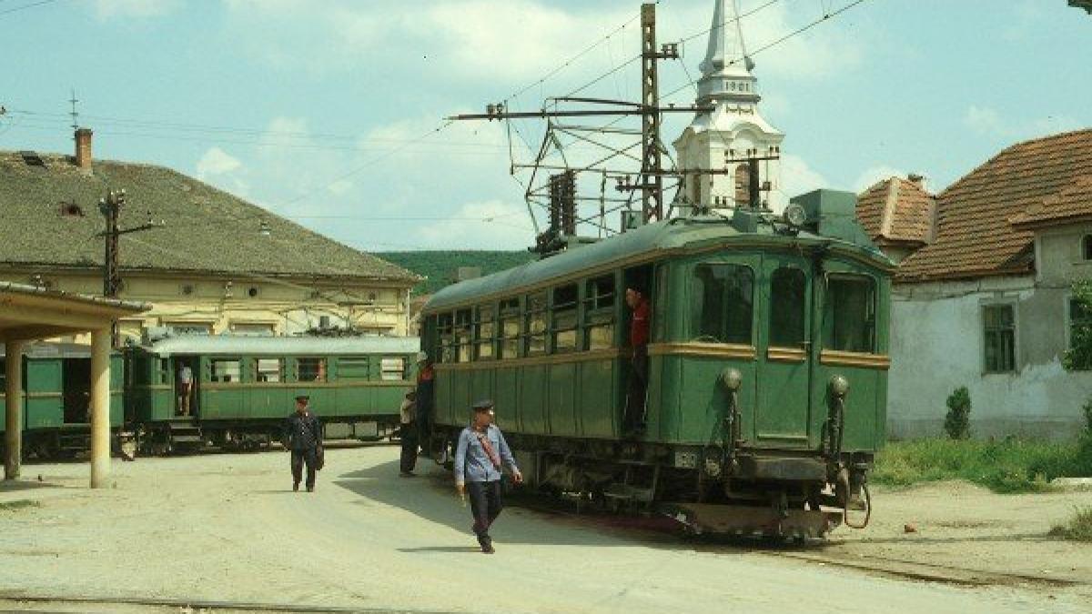 Arad: Trenul de epocă 'Săgeata Verde' a fost repus în funcţiune în scop turistic