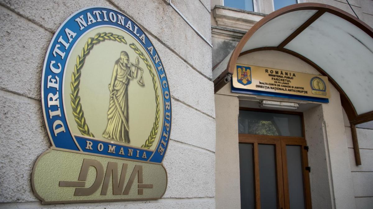 Ieri afaceri cu penali din ANAF, azi furnizor al DNA 
