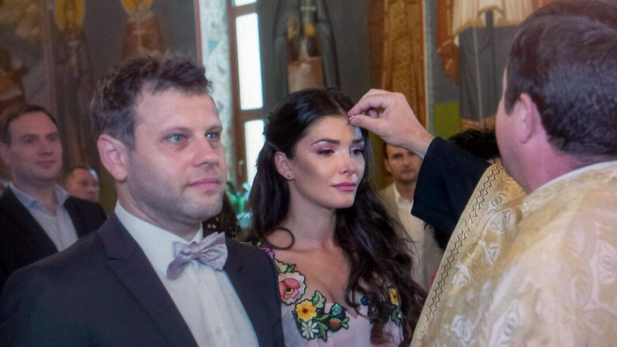 Alina Pușcaș s-a cununat, în week-end, cu medicul Mihai Stoenescu:  “Am izbucnit în plâns. A fost cel mai romantic moment surpriză!”