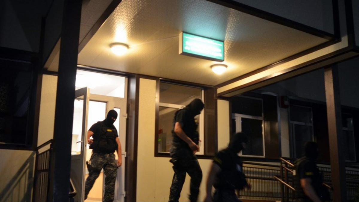 Descinderi DNA la IML Arad într-un dosar în care sunt cercetate firme de asigurări
