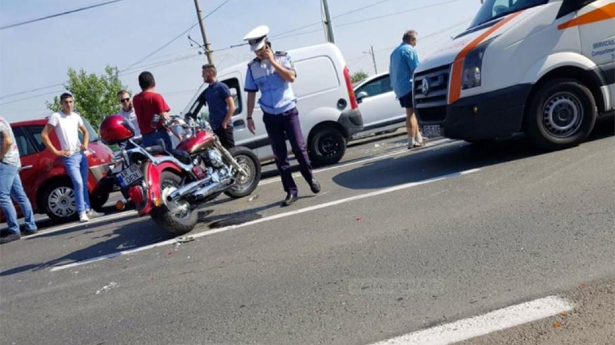 Tamponare în lanț în Arad în fața sediului RAR din cauza unui motociclist.