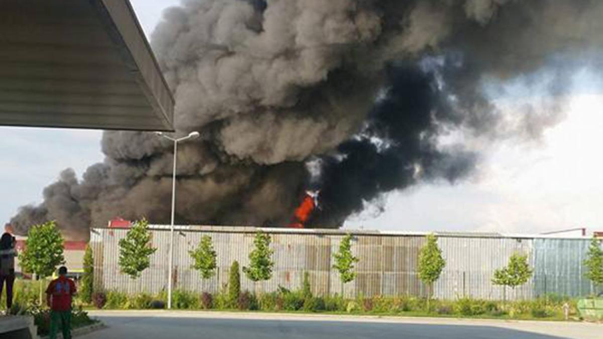 Ministerul Mediului: Incendiul de la Baloteşti nu a produs o poluare semnificativă în zonă
