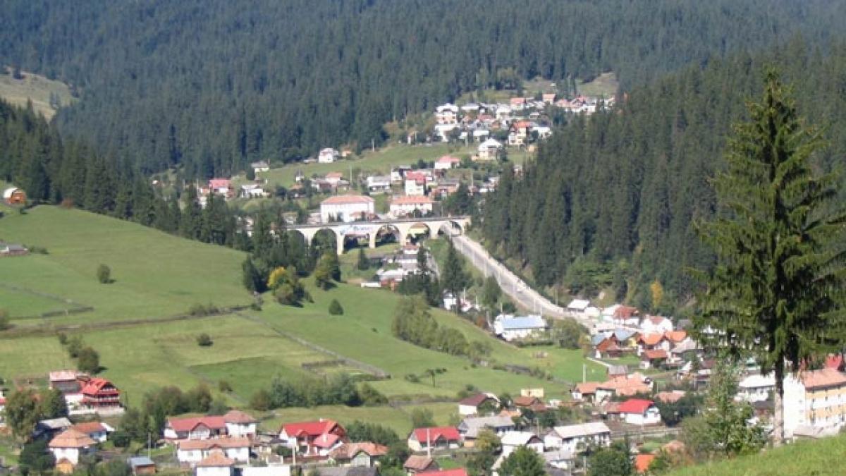 Stațiunea Borsec, fără energie electrică, din cauza unei furtuni violente
