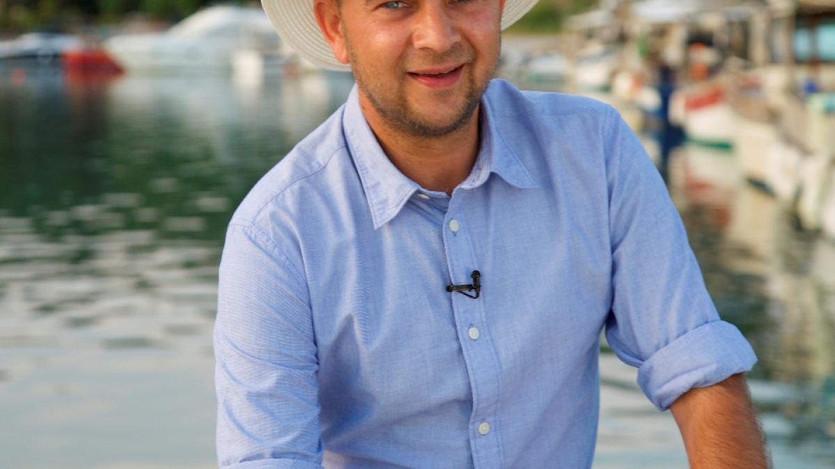 Cosmin Seleși va prezenta emisiunea  „Aventură cu patru stele”  la Antena 1