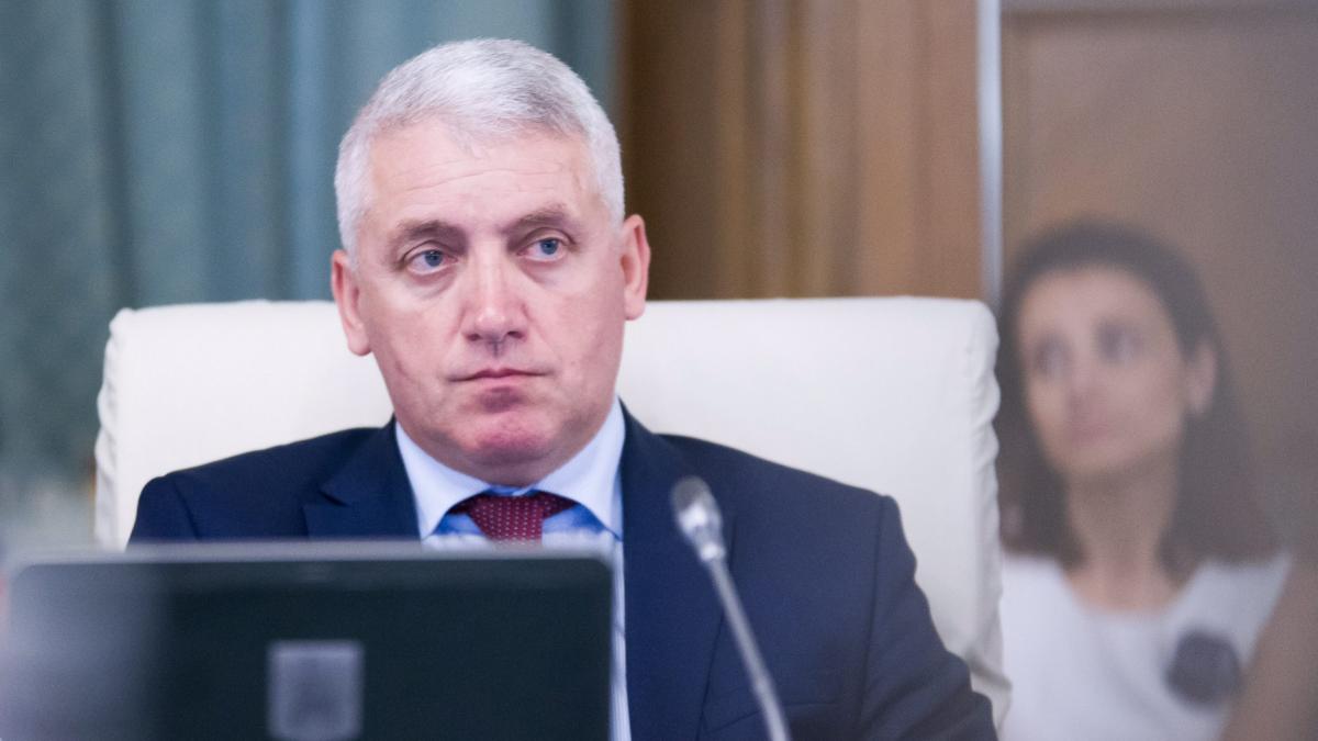 Ţuţuianu şi Şova, suspectaţi de legături dubioase cu ruşii