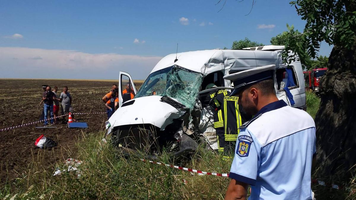 Teleorman. Accident înfiorător între un microbuz și un TIR. A fost activat Planul roșu. 17 victime din care 4 copii. O persoană a decedat