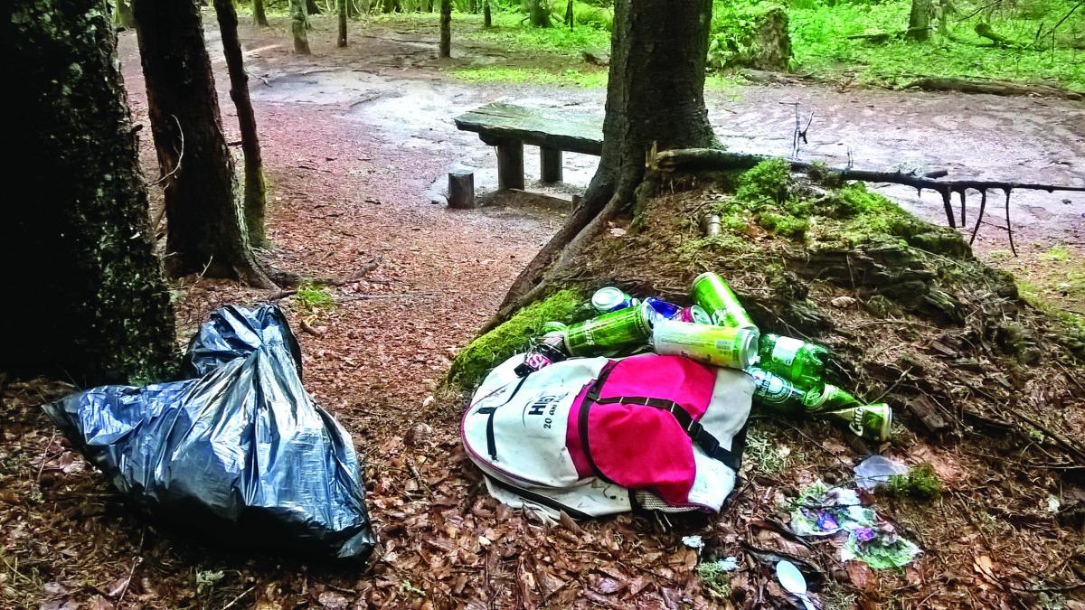 Turiștii nesimțiți transformă paradisuri naturale în gropi de gunoi