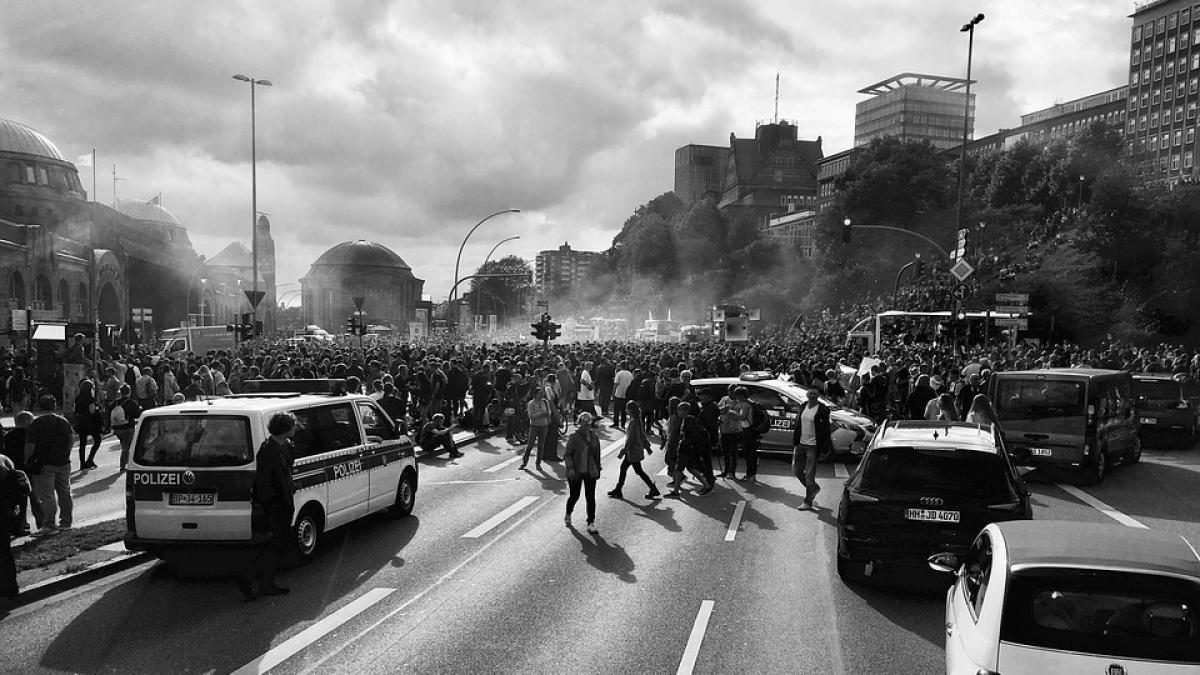 Protestele anti-G20 continuă la Hamburg