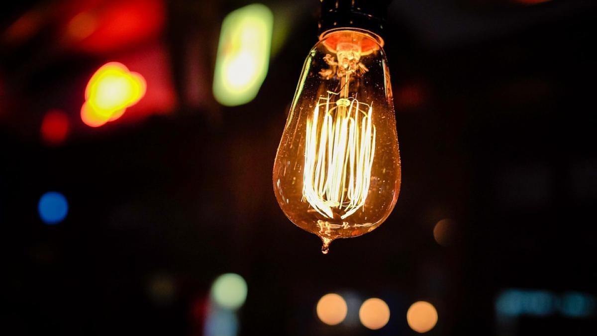Neamț. Acoperișuri avariate și peste 3.000 de consumatori fără energie electrică