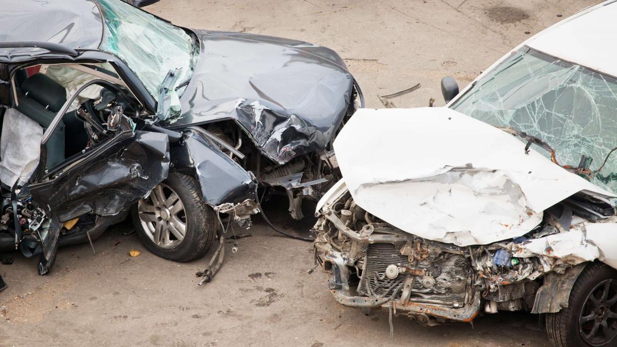 Un fost parlamentar, implicat într-un accident rutier. A fost transportat la spital