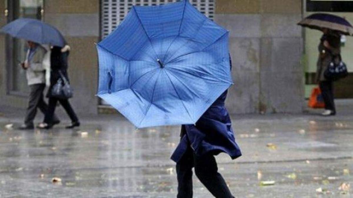 Meteorologii au prelungit avertizarea de furtună emisă pentru cinci judeţe din zona Moldovei, până la 21:00