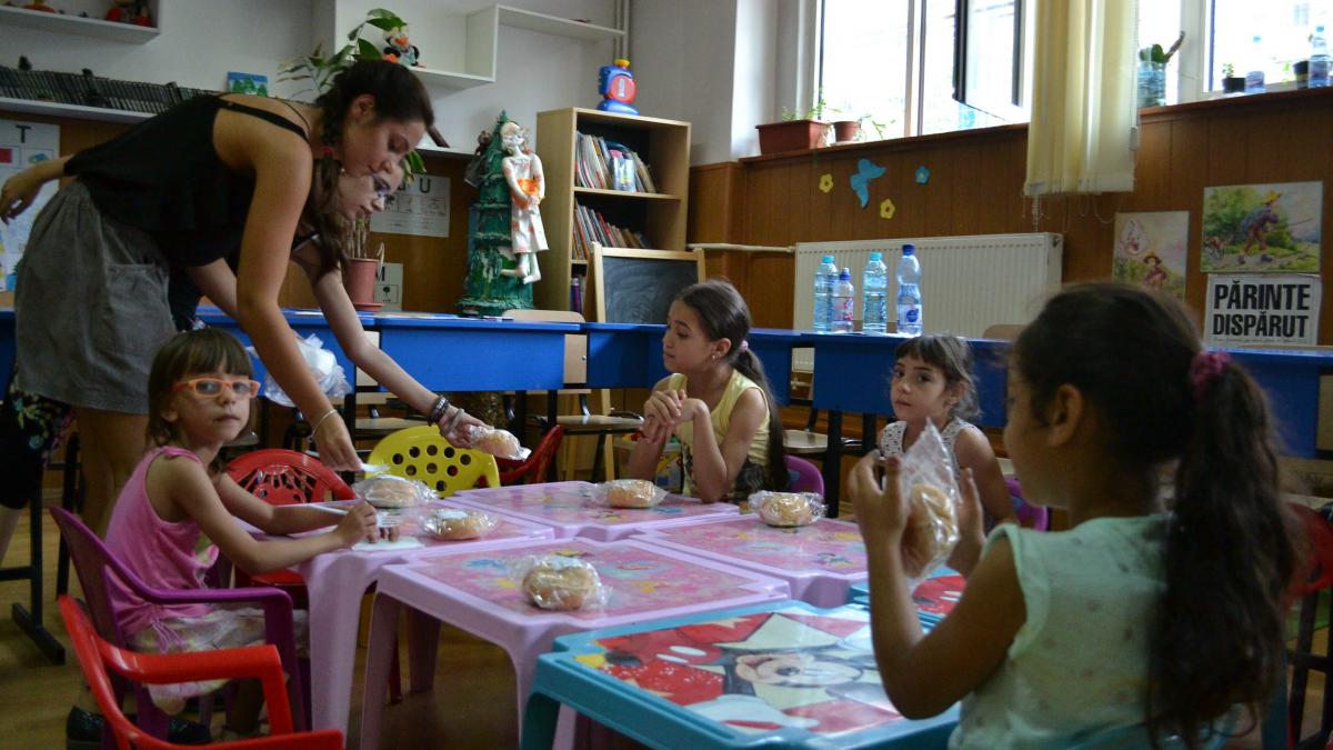 Gradiniţe estivale pentru copiii săraci