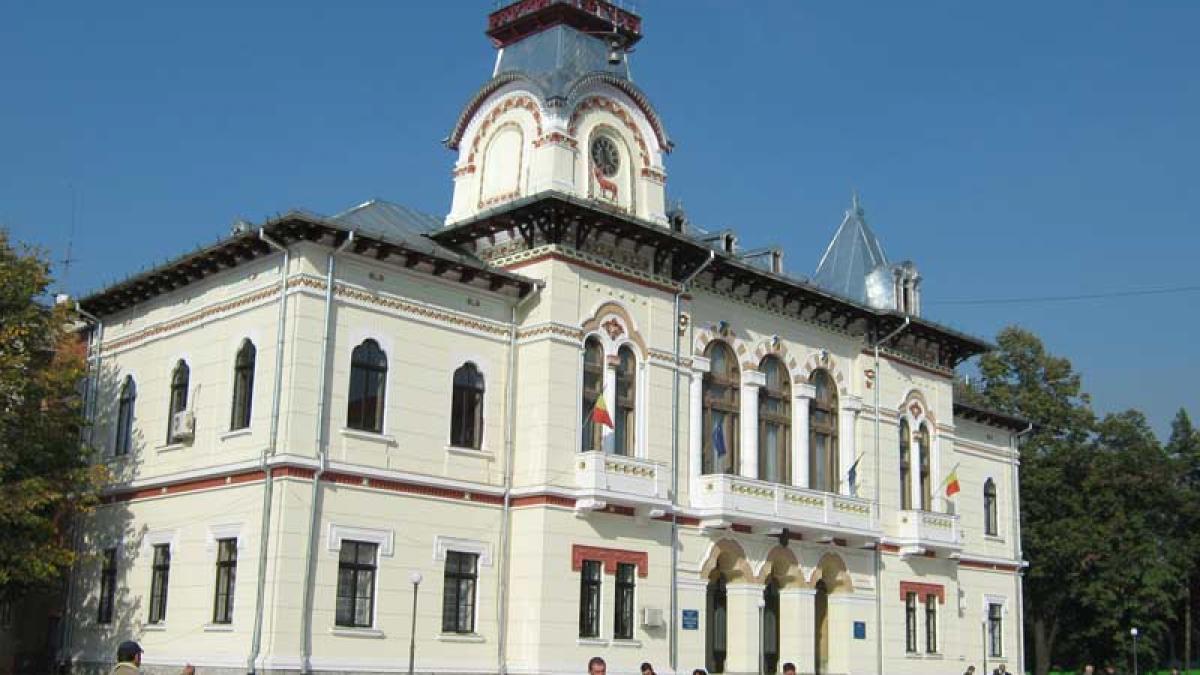 Proaspătul prefect de Gorj nu vrea oameni prost îmbrăcați sau zdrențăroși în instituție