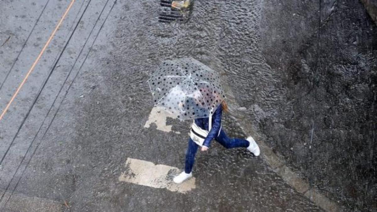 Cod galben de averse şi descărcări electrice în localităţi din judeţele Covasna, Harghita şi Maramureş, până la 14:00
