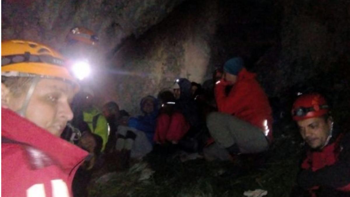 Intervenție riscantă a jandarmilor montani pentru salvarea unui grup de turiști în Piatra Craiului