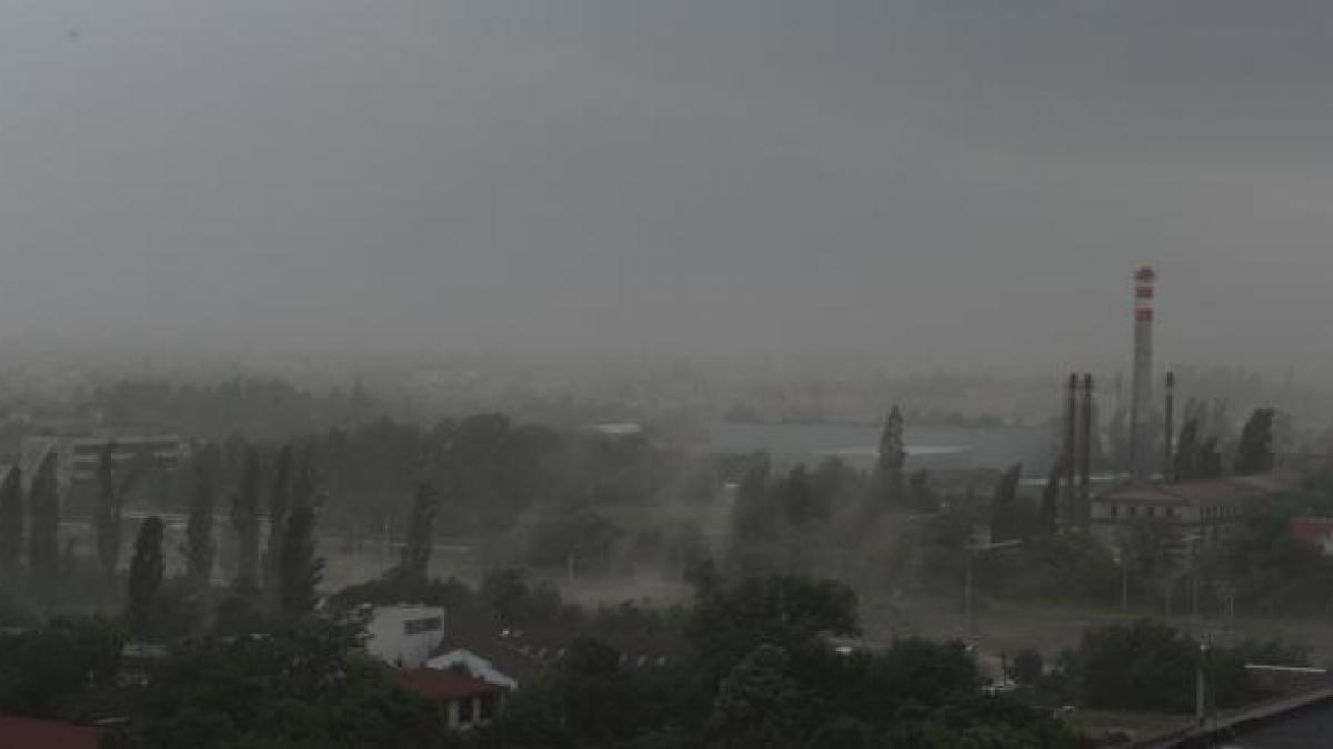 3 județe sub Cod galben de ploi şi vânt puternic