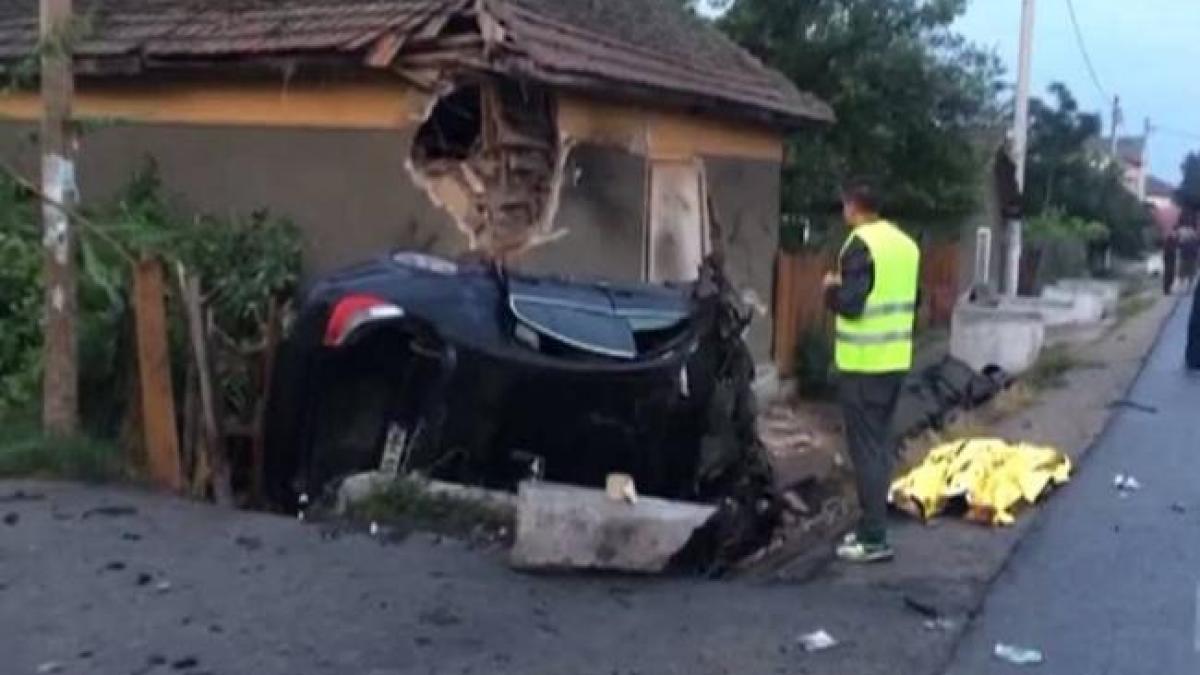   Accident grav în Mehedinţi.O femeie a murit iar şoferul se află în stare critică la spital.