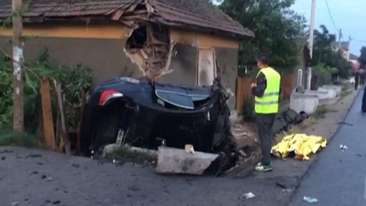 O femeie a murit iar un bărbat a fost rănit într-un accident în localitatea Cujmir