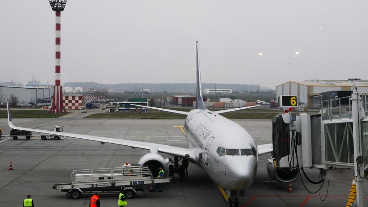 Două aeronave au cerut aterizarea de urgență pe Aeroportul Internațional Henri Coandă