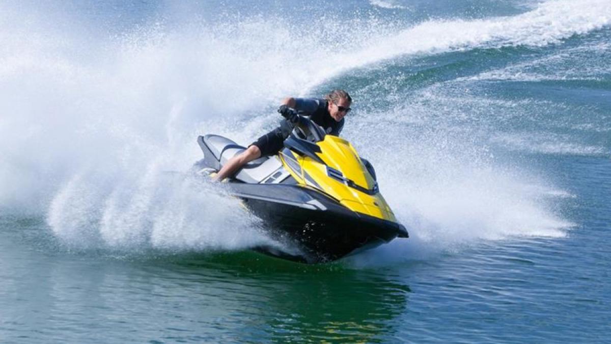 Mamaia - O femeie a fost lovită în plin de un skijet