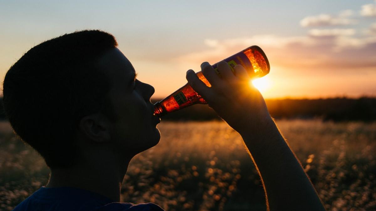 Studiile arată că alcoolul îmbunătăţeşte memoria
