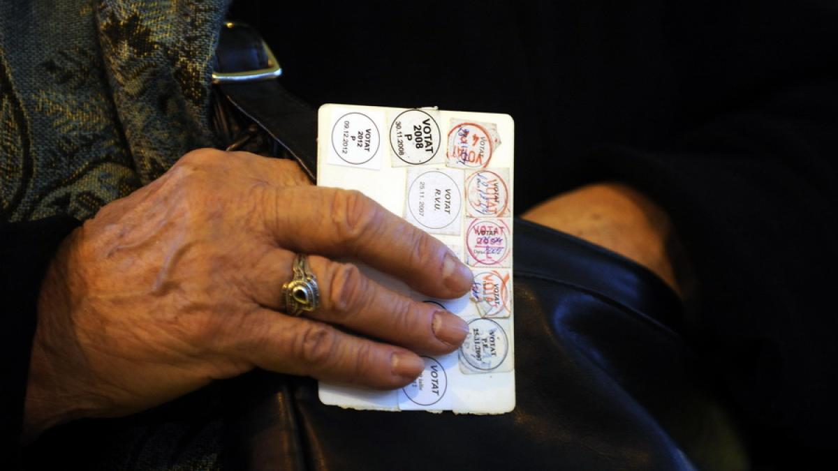 Românii vor avea cărți de identitate electronice. Ce noutăți aduce acest document
