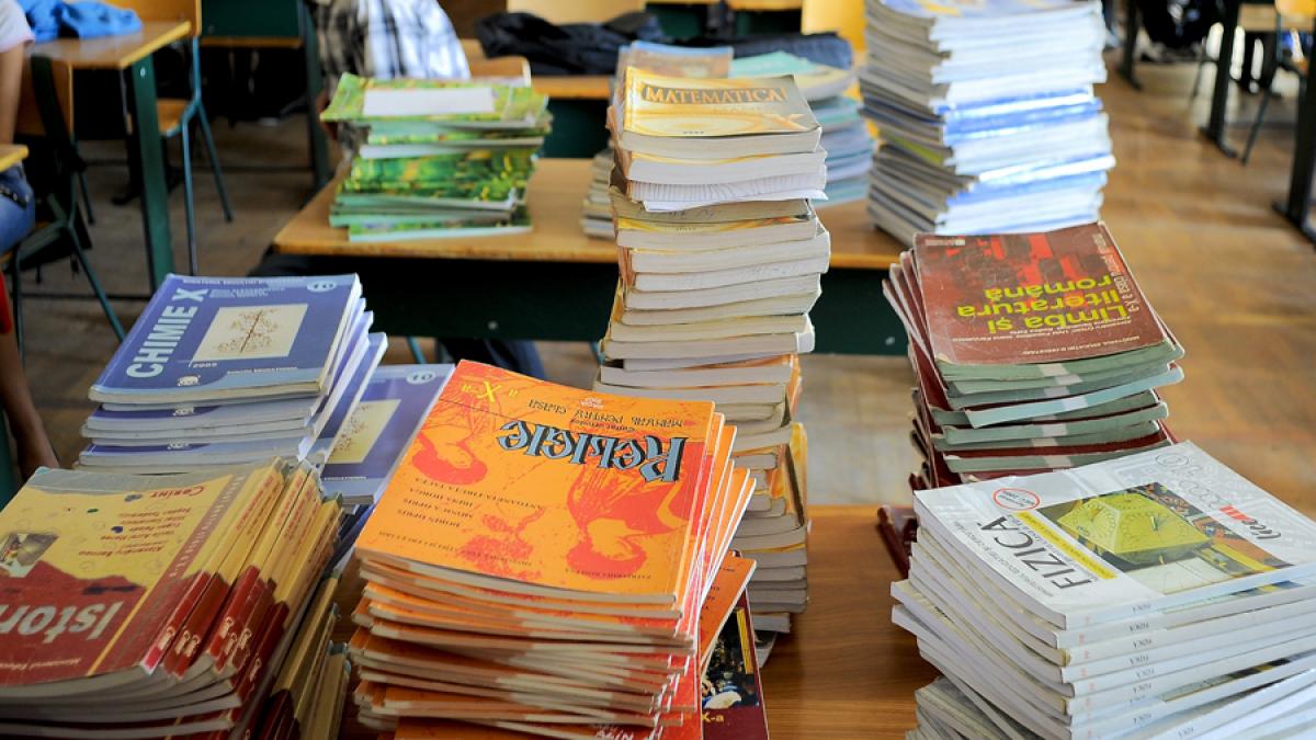 Ministrul Liviu Pop a semnat ordinele pentru aprobarea manualelor de clasa a V-a pentru şapte discipline