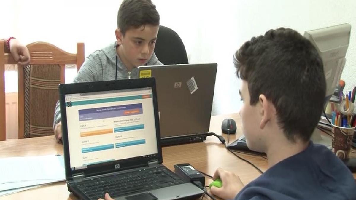  6.430 de copii, tineri și famiile lor se bucură de acces la educație și la servicii sociale prin proiectul „Ajută un sat. Schimbă o țară 2016-2017”