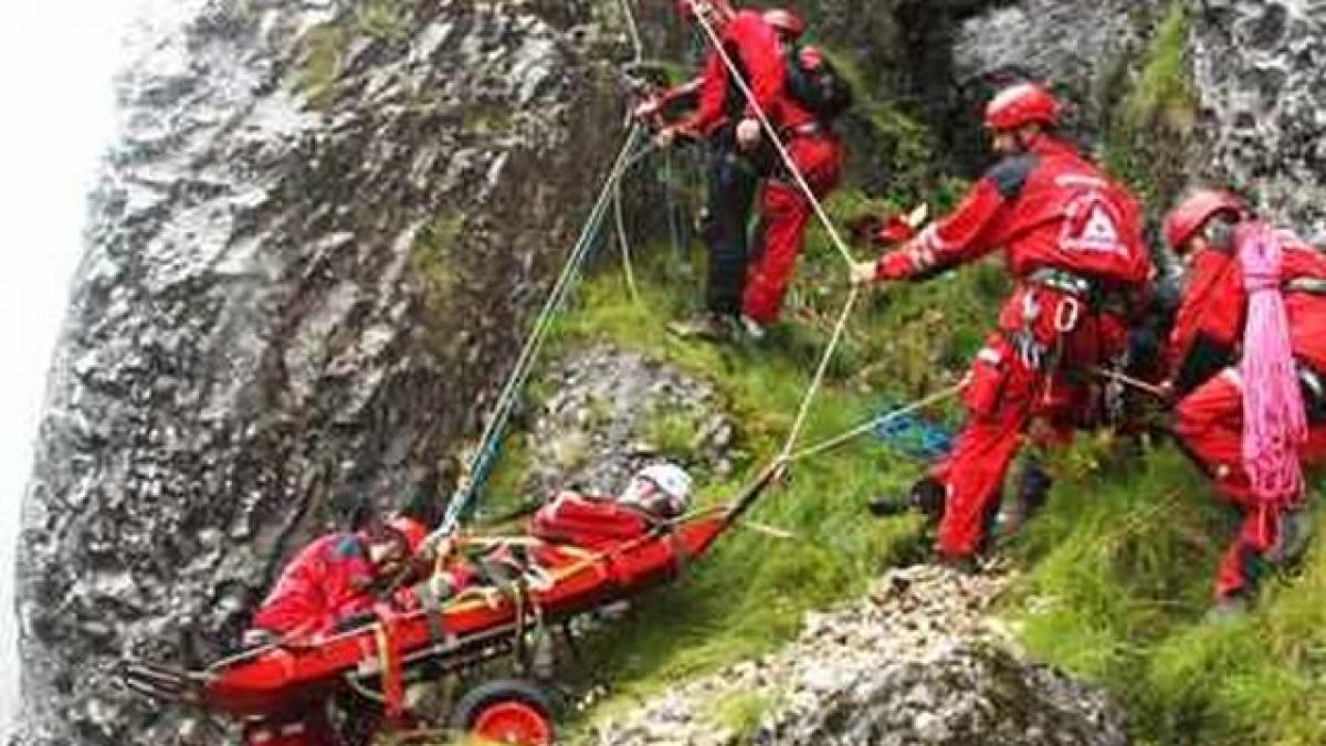 Alertă în masivul Bucegi: Un bărbat și cei doi copii ai săi au fost coborâți de urgență din munții