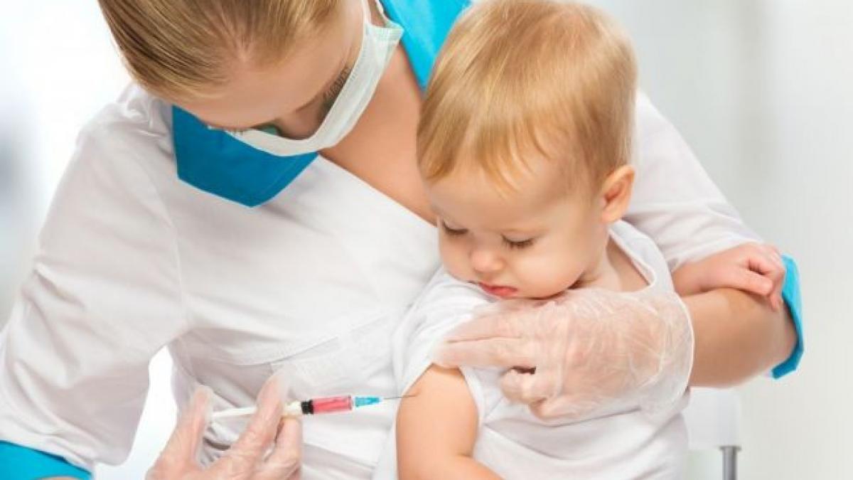 Medicii avertizează: Vaccinurile obligatorii la copii previn boli grave 
