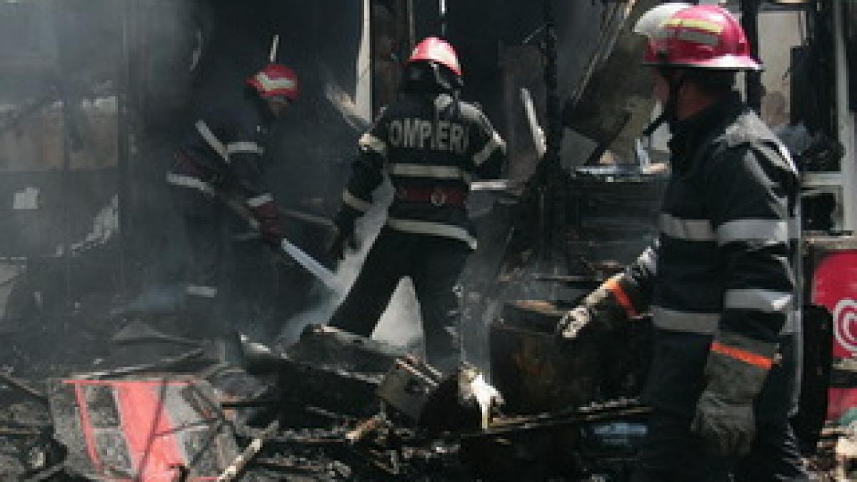 Constanța: Incendiu de proporții la o terasă din portul Tomis