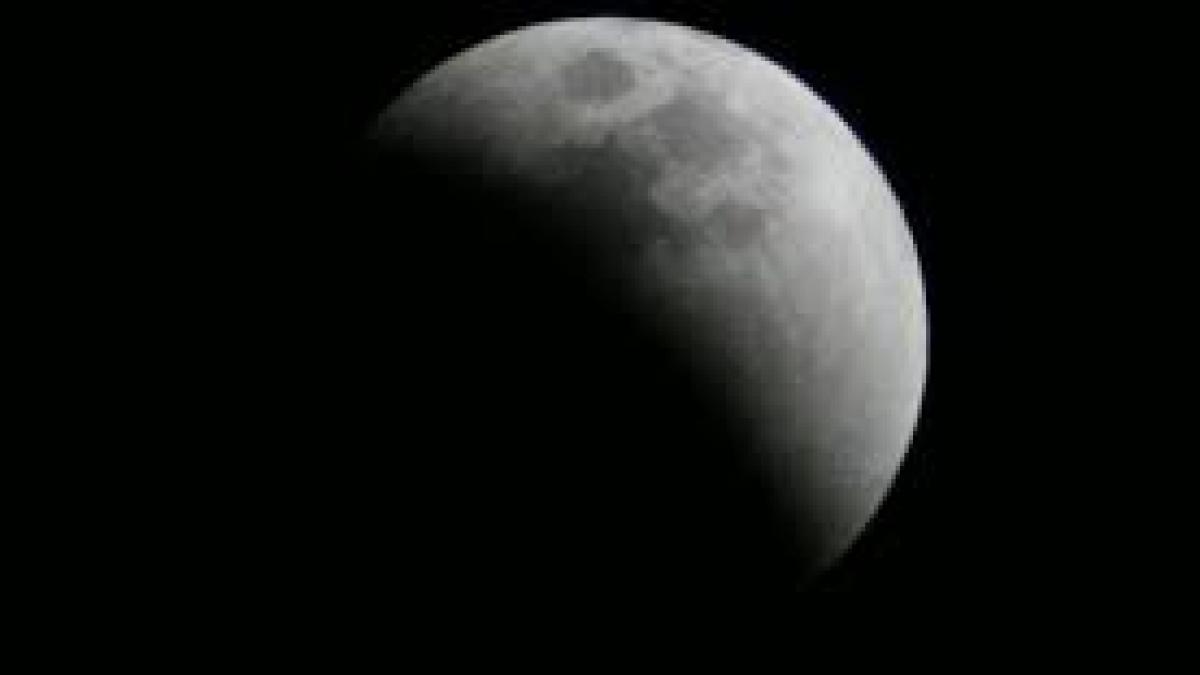 Vaslui: Observatorul Astronomic din Bârlad va transmite live eclipsa parțialăde lună