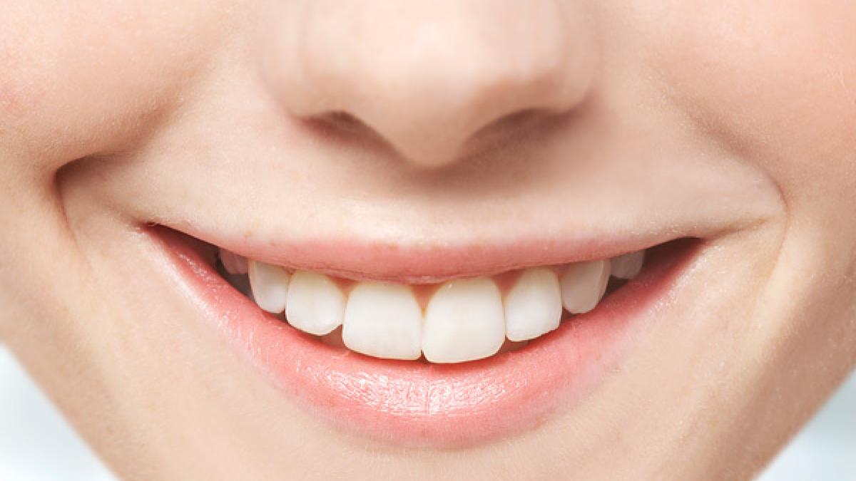 3 metode naturale care îţi vor garanta un zâmbet strălucitor
