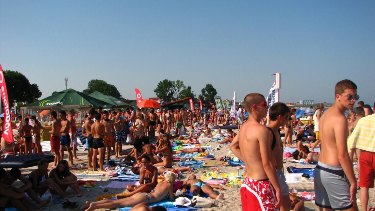 Escrocii au luat cu asalt Litoralul şi cer bani pe plajă, folosindu-se de imaginea unor copii grav bolnavi