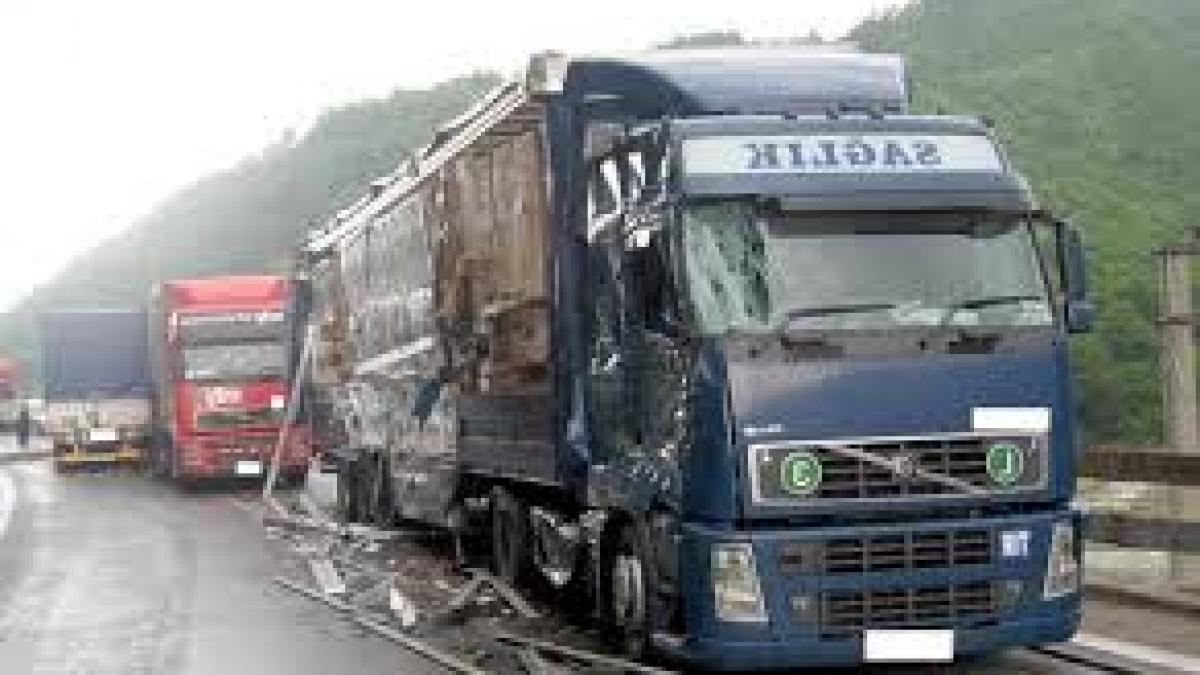 Atenţie, şoferi! Noi restricţii de circulaţie pentru camioane pe Autostrada Soarelui şi trei drumuri naţionale