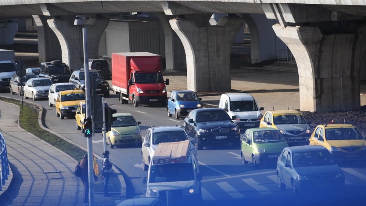 Zi cu aglomerație extremă pe șoselele din țară. Ce variante au șoferii pentru a ajunge la mare