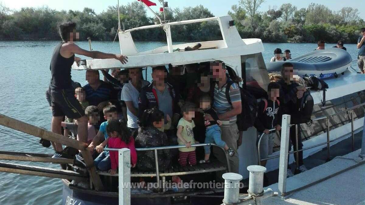 Navă cu 70 de migranți din orientul mijlociu, interceptată de poliția de frontieră constănțeană