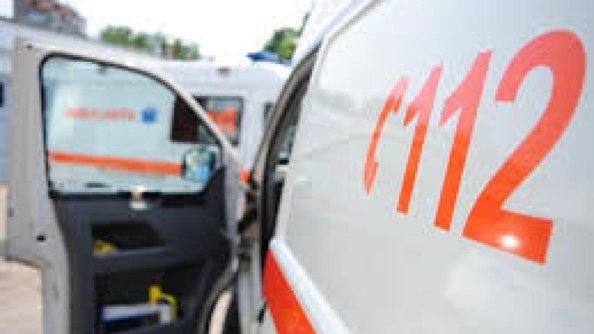 ACCIDENT ÎNGROZITOR. Un BMW scăpat de sub control a spulberat un grup de oameni aflaţi pe o terasă 