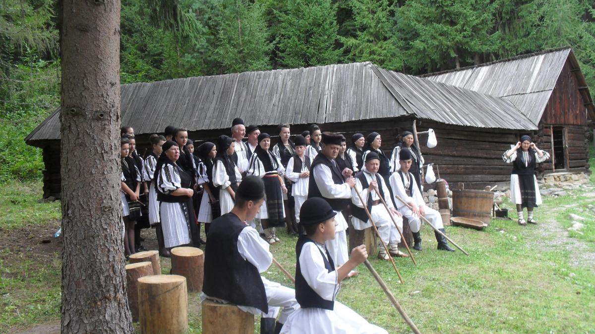 Târg de Sfânta Maria cu produse testate antikitsch de Astra Sibiu