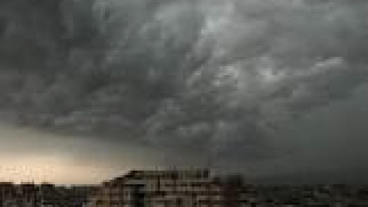 ANM:  Cod portocaliu de ploi torenţiale, vânt puternic şi grindină, valabile pe durata următoarei ore, în judeţele Dolj, Cluj şi Sălaj.
